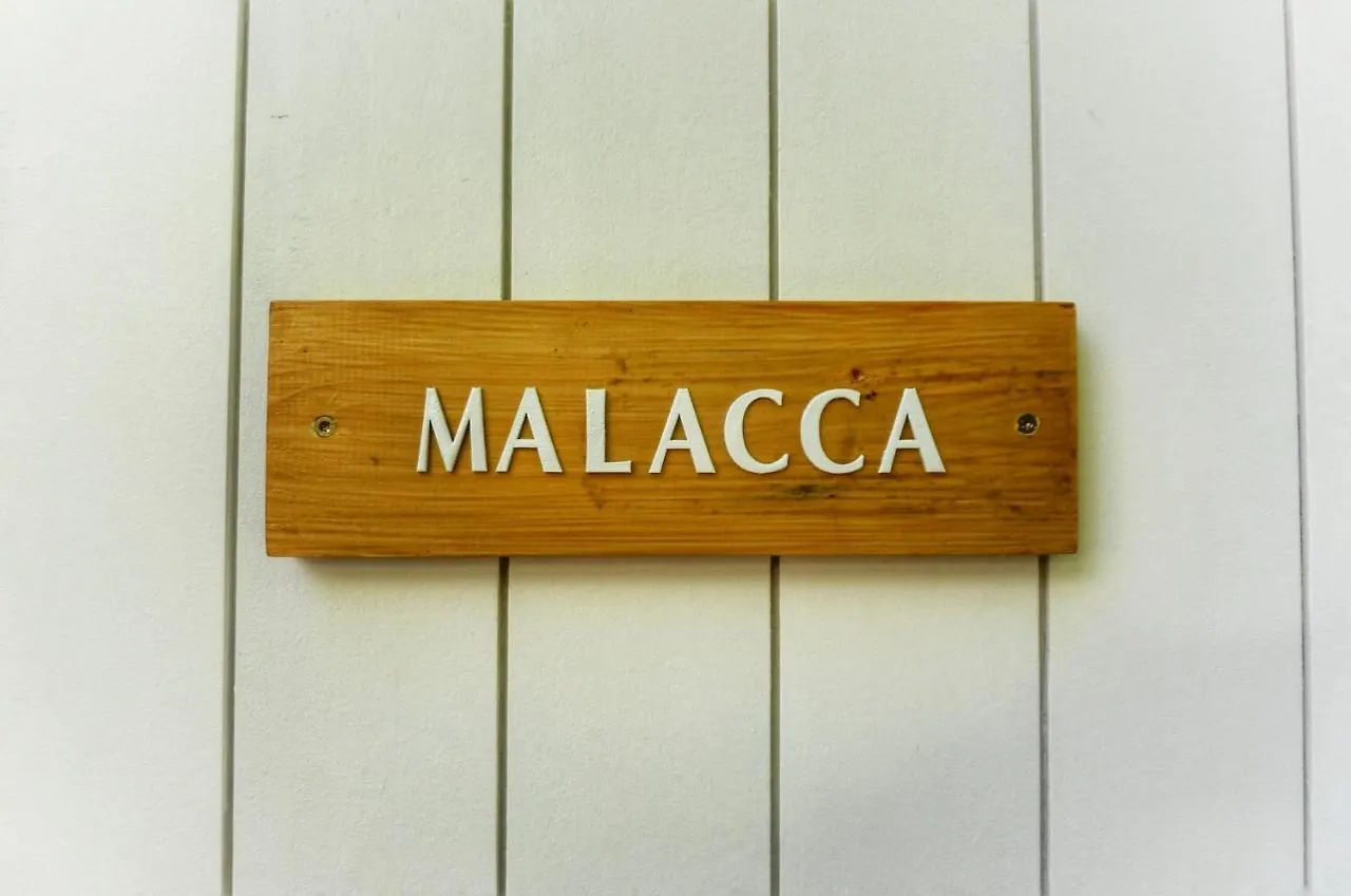 Studio Malacca et Malanga- Ô Cœur de Deshaies 0*,